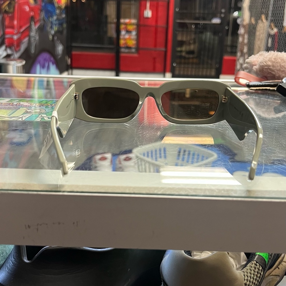 Grey Gucci Rectangular Sunglasses - Picture 2 of 7